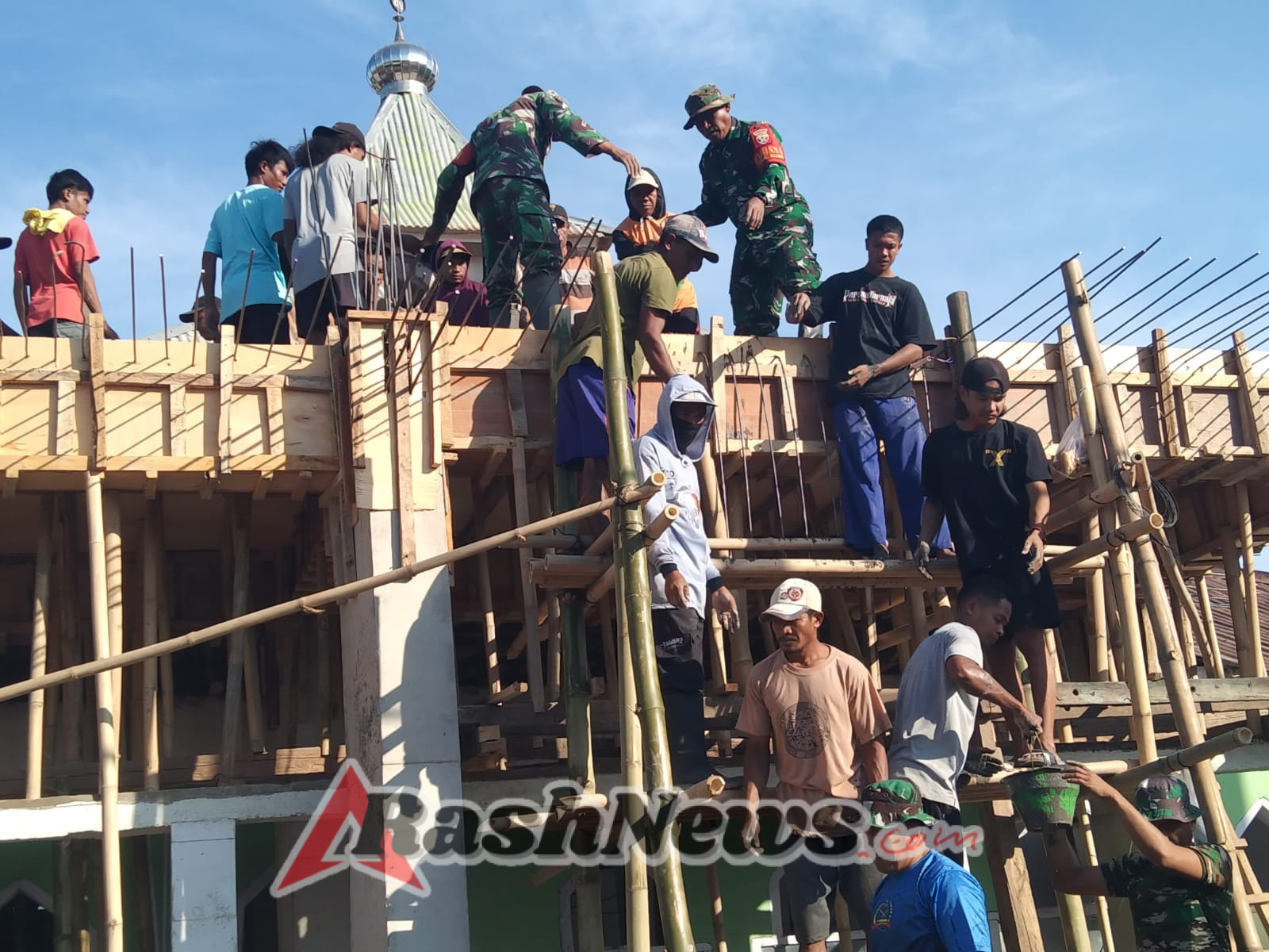 Danramil Sape Pimpin Doa dan Apel Sebelum Pengecoran Masjid Nurul Iman