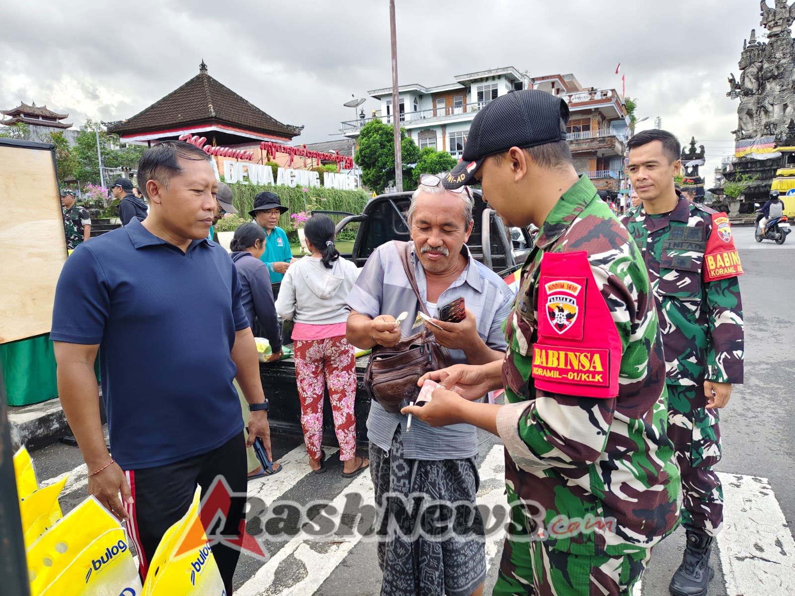 GPM Serentak Beras SPHP HUT KE-80 RI, Dandim Klungkung Sebut 2 Ton Ludes Diserbu Masyarakat
