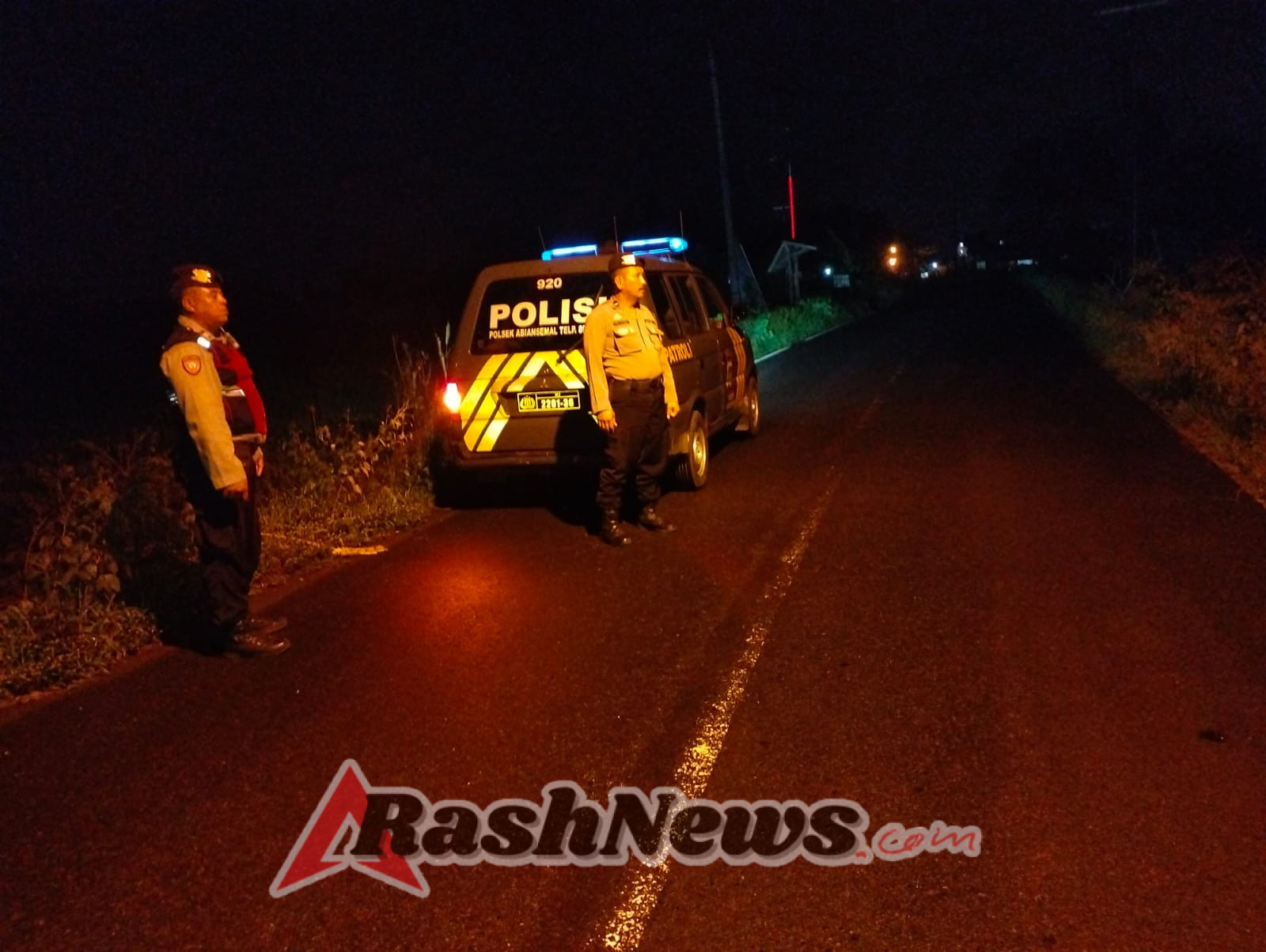 Jaga Situasi Kondusif, Samapta Polsek Abiansemal Sisir Jalur Sepi Saat Subuh