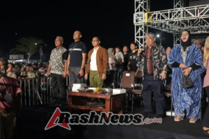 Bupati dan Dandim 1628 Ajak Ribuan Penonton Konser Samsons Menyanyikan Indonesia Raya