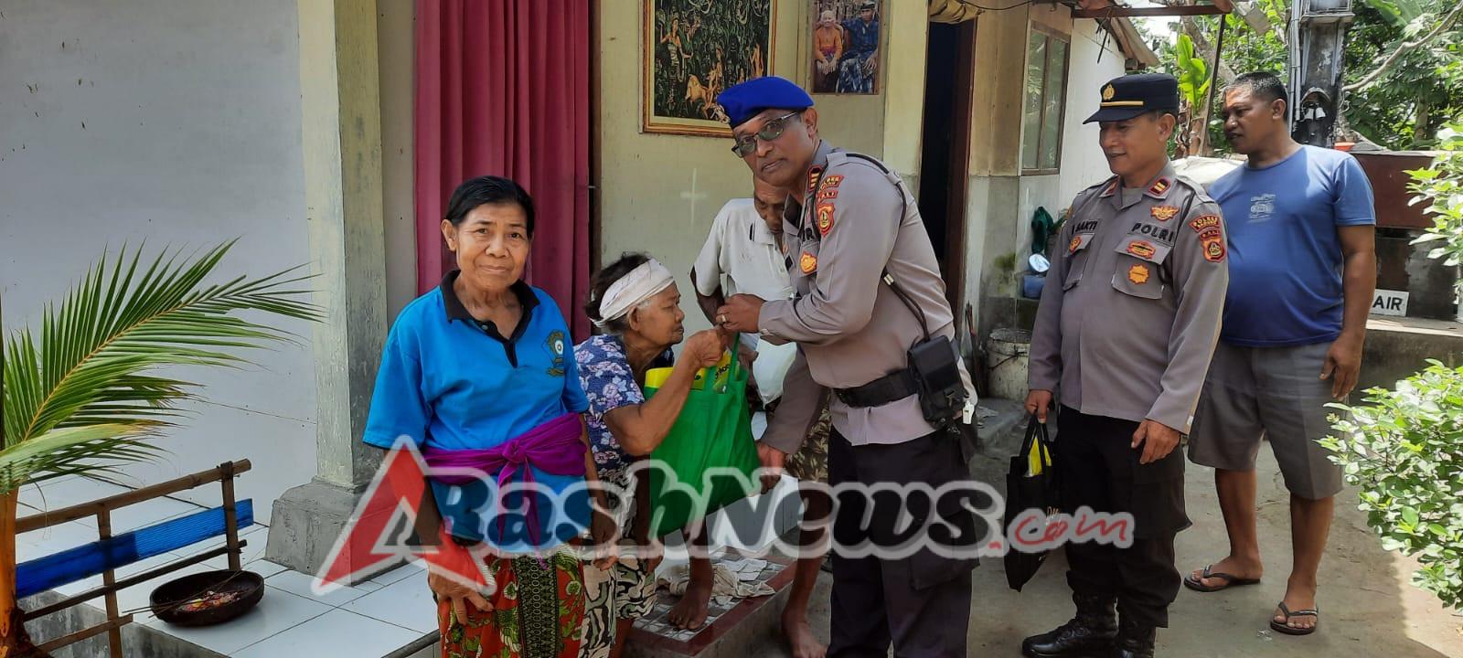 Polres Badung Sapa Warga Banjar Cabe Lewat Program Minggu Kasih