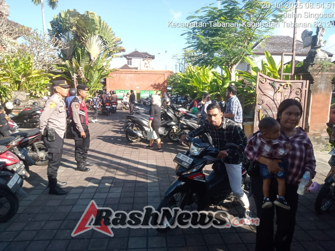 Pengamanan kebaktian Misa Minggu