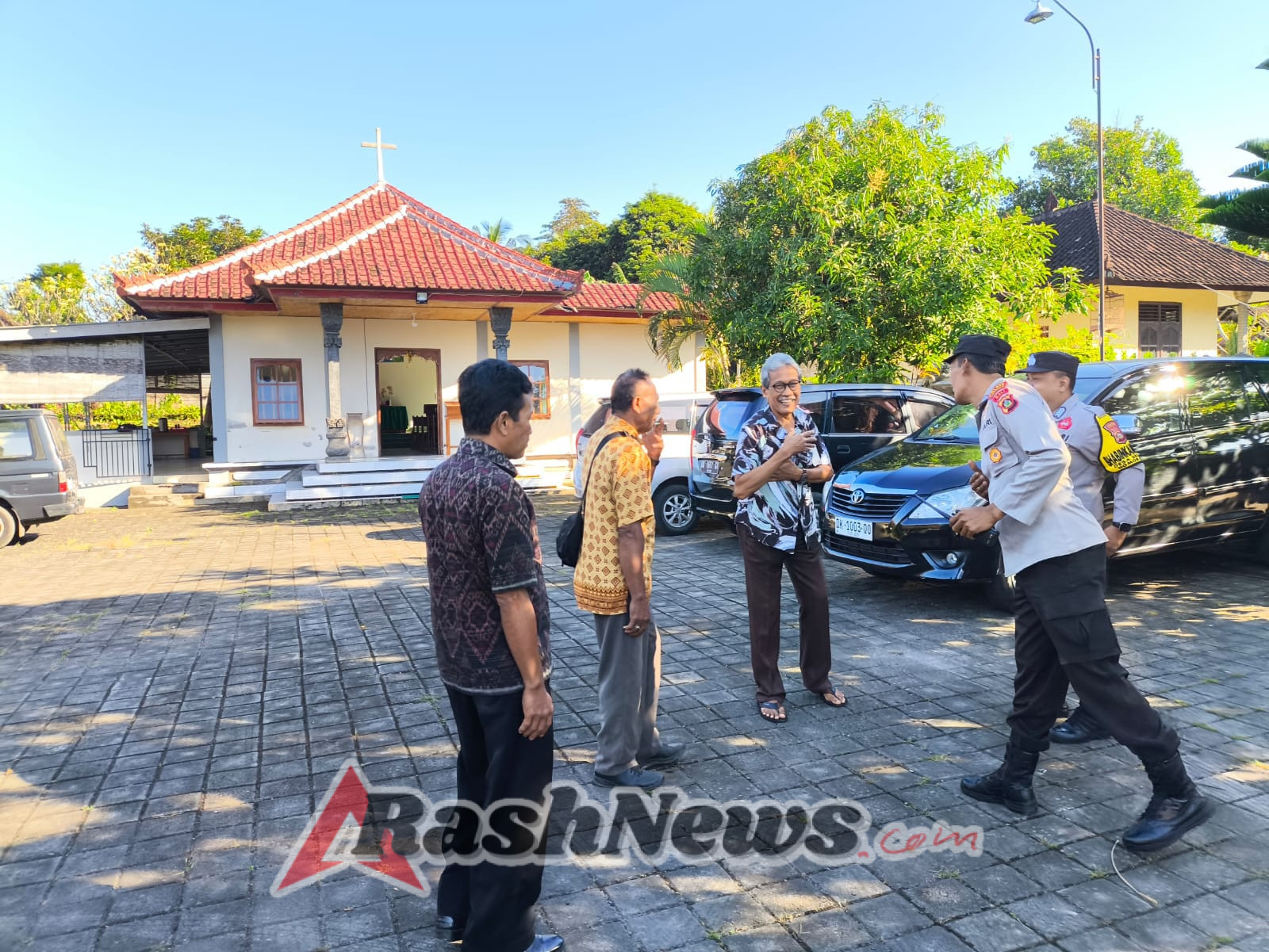 Polsek Selemadeg barat laksanakan pengamanan Ibadah Misa Minggu Umat Kristen di Gereja Sabdajati Selabih