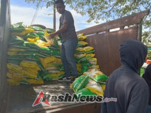 Babinsa dan Babinkamtibmas Pantau Gerakan Pangan Murah di Adonara Timur