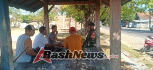 ‎Lewat Komsos, Babinsa Ajak Warga Sabedo Waspada Isu dan Tetap Kondusif