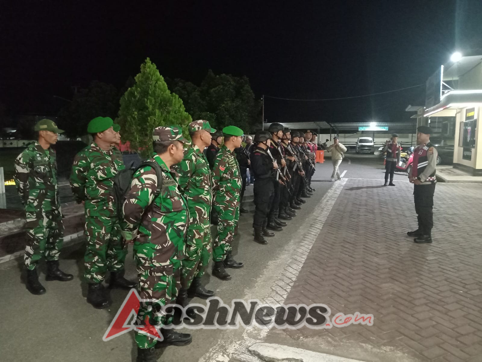 Wujud Kekompakan TNI-Polri, Patroli Bersama Tekan Isu Provokatif di Sumbawa Barat