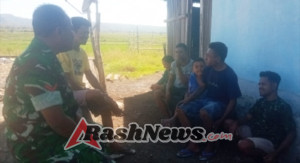 Babinsa Koramil 1618-05/Biut Gelar Komsos di Desa Boronubaen, Pererat Hubungan dengan Warga