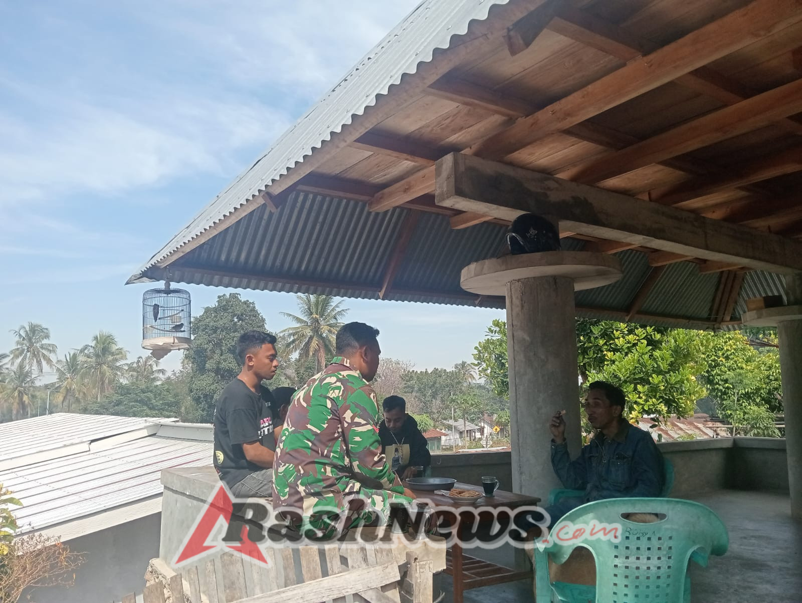 Babinsa Koramil 1618-04/Bisel Laksanakan Anjangsana, Imbau Warga Waspadai Berita Hoaks