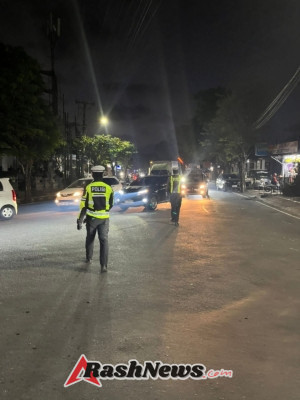 Peningkatan Lalulintas Polsek Mengwi Laksanakan Pengaturan Sore di Simpang Cempaka Kapal
