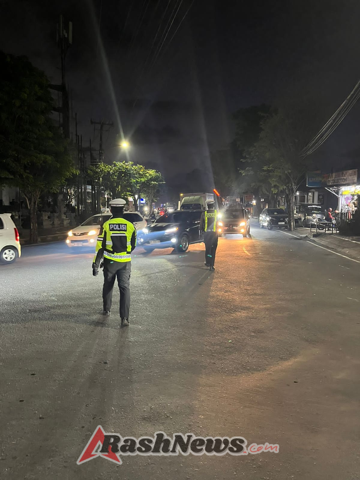 Peningkatan Lalulintas Polsek Mengwi Laksanakan Pengaturan Sore di Simpang Cempaka Kapal