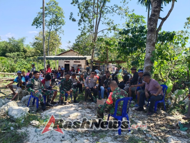 Babinsa Koramil 01/Laratama Dampingi Prosesi Pemakaman Warga Binaan dengan Penuh Empati