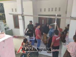 Babinsa Koramil 1602-01/Ende Aktif Dampingi Kader Posyandu Pantau Kesehatan Warga Desa Binaan