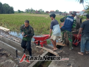 Kolaborasi Perbekel dan Dan SSK Percepat Pembangunan Jalan Usaha Tani Desa Batuan