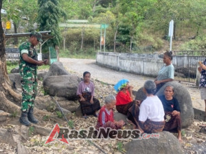 Masyarakat Sambut Hangat Kehadiran Babinsa di Desa Tou, Komsos Berlangsung Penuh Keakraban