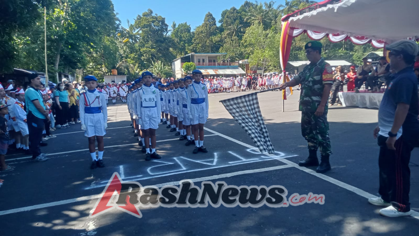 Bati Tuud Koramil 1623-02/Abang apresiasi lomba gerak jalan pelajar SD se-Kecamatan Abang.