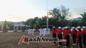 Babinsa Koramil 1624-02/Adonara Pimpin Pasukan Upacara Penurunan Bendera di Kecamatan Wotan Ulumado