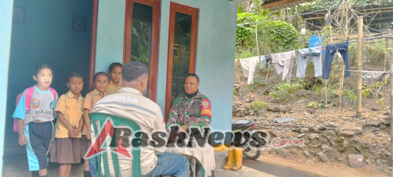 Komsos dan Pamwil: Babinsa TNI AD Hadir di Tengah Masyarakat Sokoria Selatan