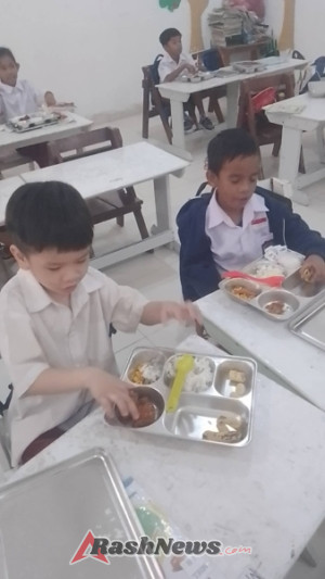 Babinsa Waingapu Aktif Dampingi Penyaluran MBG Sesuai Program Pemerintah