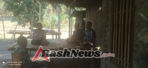 Babinsa Maurole Aktif Bina Wilayah: Warga Sambut Hangat Kehadiran TNI di Desa Liselande