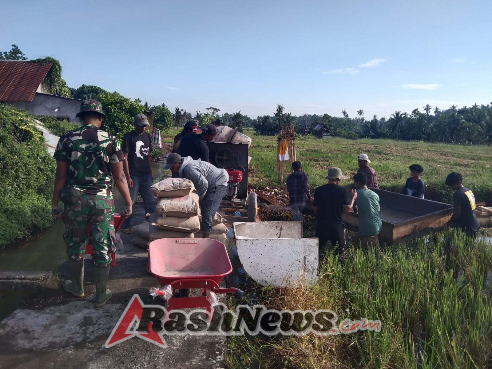 Dari Cangkul Hingga Arahan, Dan SSK Prajana Pimpin Pembangunan Jalan Usaha Tani di Hari ke-24