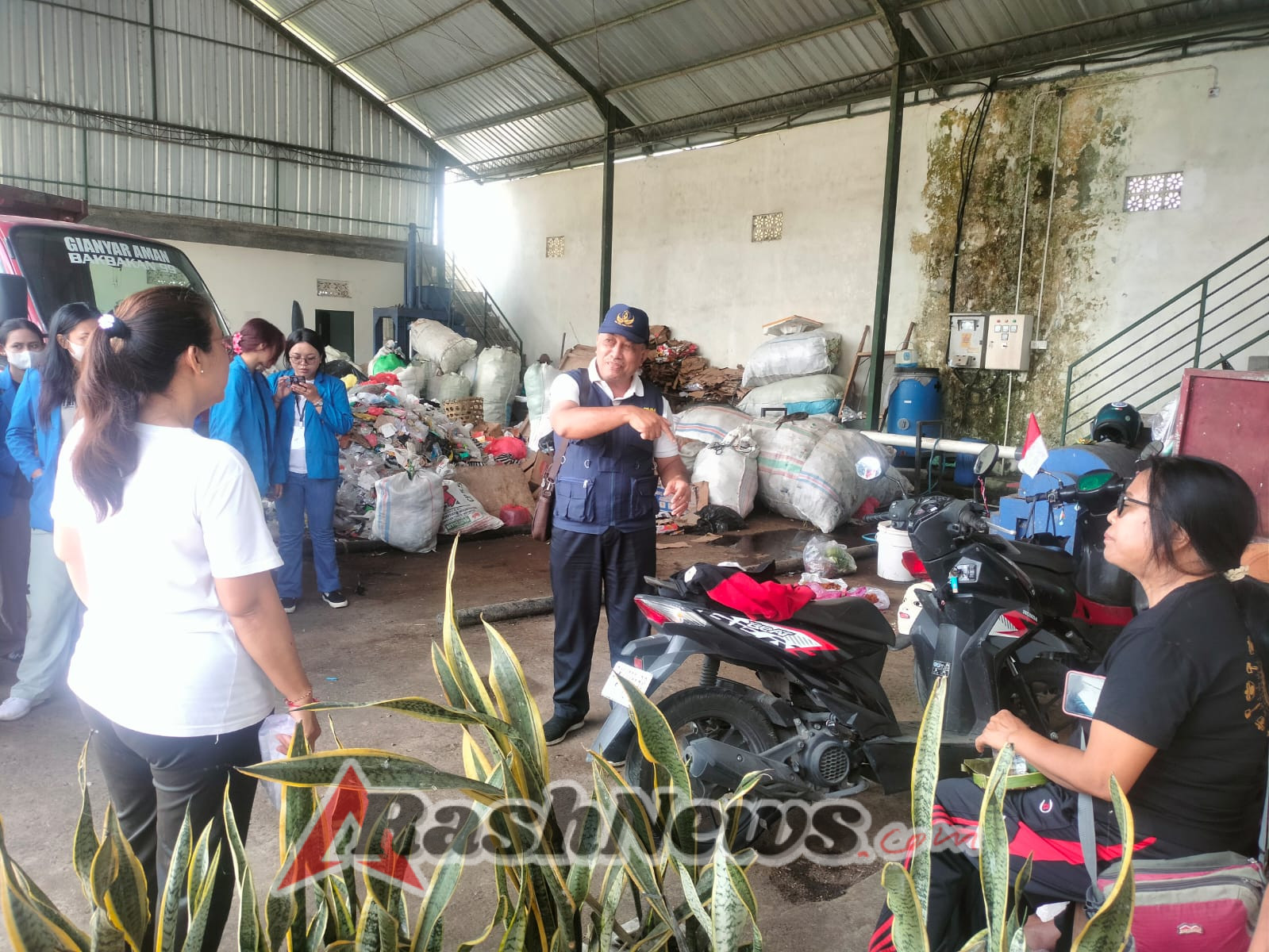 Dukung Lingkungan Bersih, Babinsa Bakbakan Ikuti Edukasi Pemanfaatan Ecocnzym