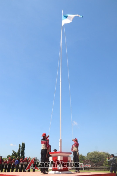 Panas Menyengat, 70 Calon Anggota Paskibraka Kabupaten Klungkung Tetap Semangat Dilatih TNI Dan Polri