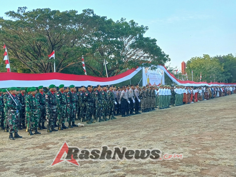 Dandim 1601/Sumba Timur Bersama Forkopimda Hargai Momentum Penurunan Bendera HUT RI ke-80