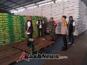 Laksanakan Pemantauan Di Pasar, Dandim 1603/Sikka Pastikan Ketersediaan Bahan Pokok di Kabupaten Sikka Tercukupi.