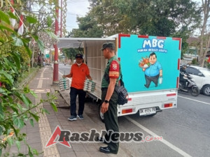 Babinsa SDN 5 Kawan Pastikan Kelancaran Penyerahan Perdana Program Makan Bergizi Gratis