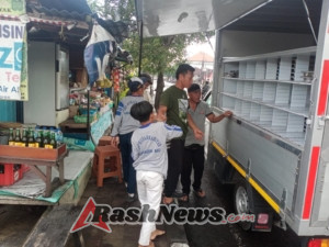Babinsa 1623-01/Karangasem dampingi pendistribusian logistik MBG ke sekolah-sekolah.
