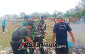 Babinsa dan Pemerintah Desa Ungasan Gelar Gotong Royong Bersih-Bersih