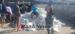 Babinsa Kodim 1602/Ende Pastikan Bantuan Beras CBP Tersalurkan Tepat Waktu dan Aman