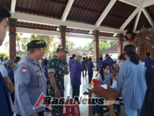 Kepedulian TNI-Polri: Babinsa dan Bhabinkamtibmas Kawal Kegiatan Posyandu di Blahbatuh