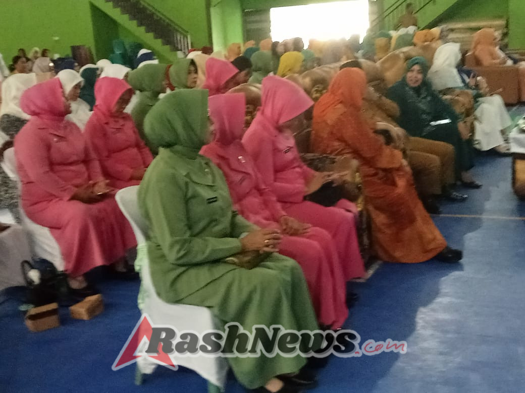 Persit Turut Hadir Dukung Pelantikan DPC IWAPI Kabupaten Bima di Desa Panda