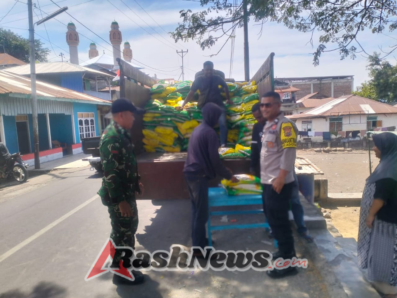 Stabilitas Pasokan dan Harga Pangan Babinsa dan Babinkamtibmas Monitoring Gerakan Pangan Murah