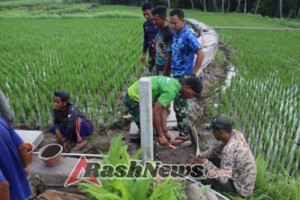 Sinergi Dan SSK dan Kadus Lantangidung Pacu Pembangunan Jalan Usaha Tani TMMD 125 di Desa Batuan