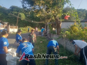 TNI dan Warga Paupire Bersama-sama Laksanakan Kerja Bakti dan Monitoring Keamanan