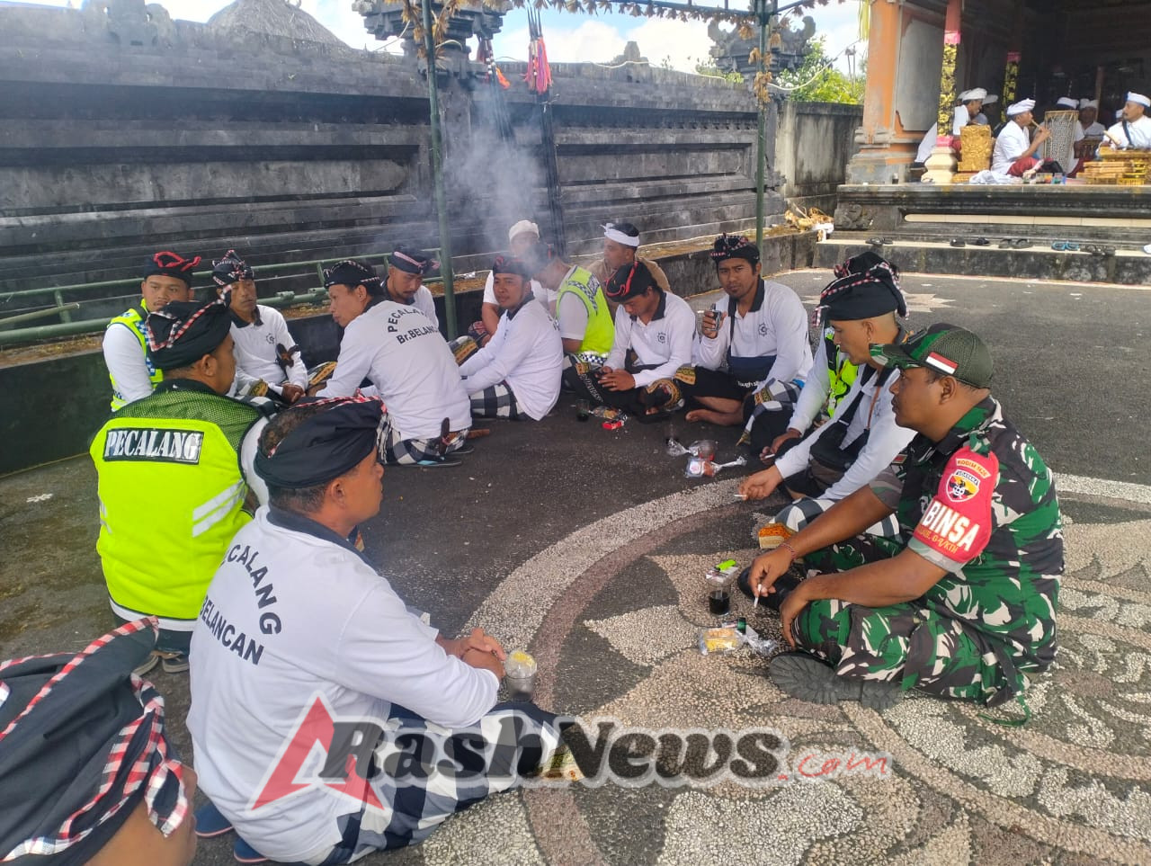 Demi Kelancaran dan Kekhidmatan, Babinsa Koramil 04/Kintamani Hadiri Upacara Dewa Yadya di Belancan