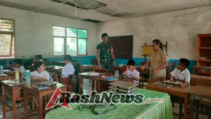 Babinsa Koramil 1624-03 Dampingi Penyaluran Program Makanan Bergizi Gratis di SDN Wangatoa