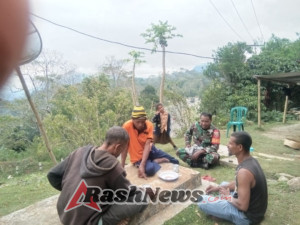 TNI Hadir di Tengah Rakyat: Babinsa Lepkes Sapa Warga Lewat Komsos