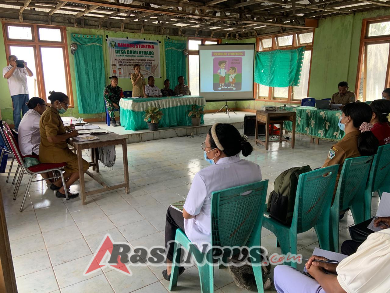 Babinsa Wulanggitang Turut Serta dalam Rembug Stunting di Desa Boru Kedang