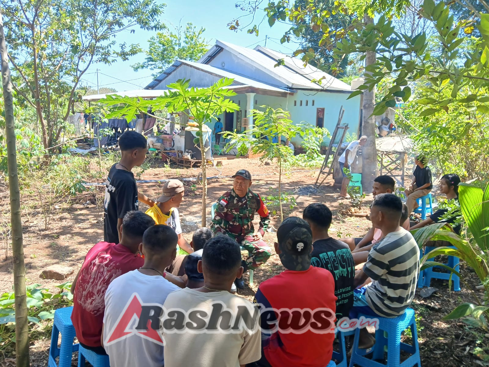 Babinsa Koramil Bisel Bangun Karakter Pelajar Lewat Komsos