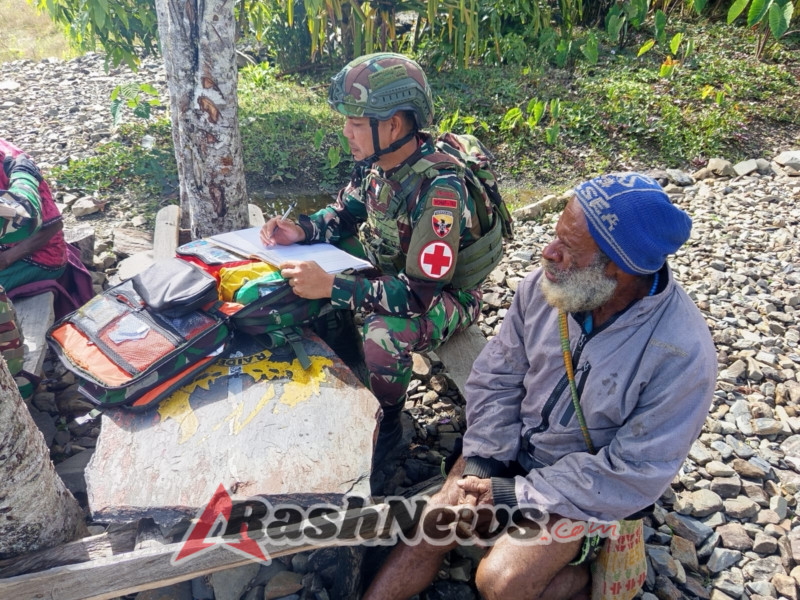 Warga Wuyuneri Sambut Sukacita Program Papua Sehat dari Satgas Yonif 743/PSY