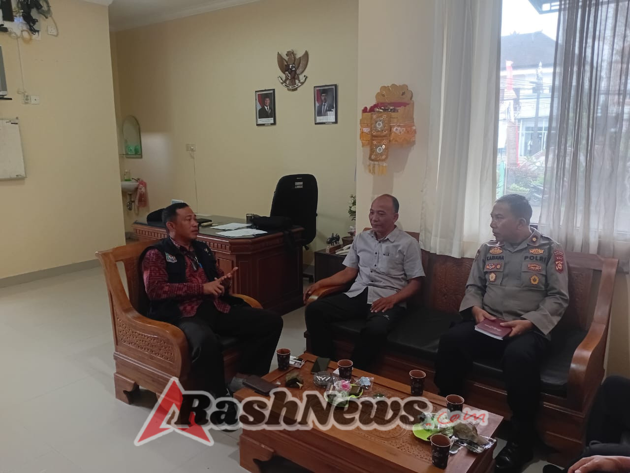 Pelihara kondusifitas wilayah, Pjs. Danramil 1623-01/Karangasem hadiri rakor terkait permasalahan konflik sosial.