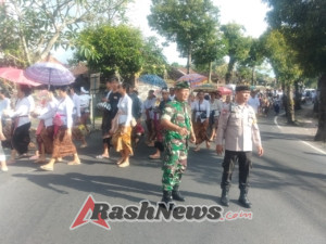 Sinergi Babinsa dan Masyarakat Sukseskan Ngaben Massal di Desa Wanayu Mas