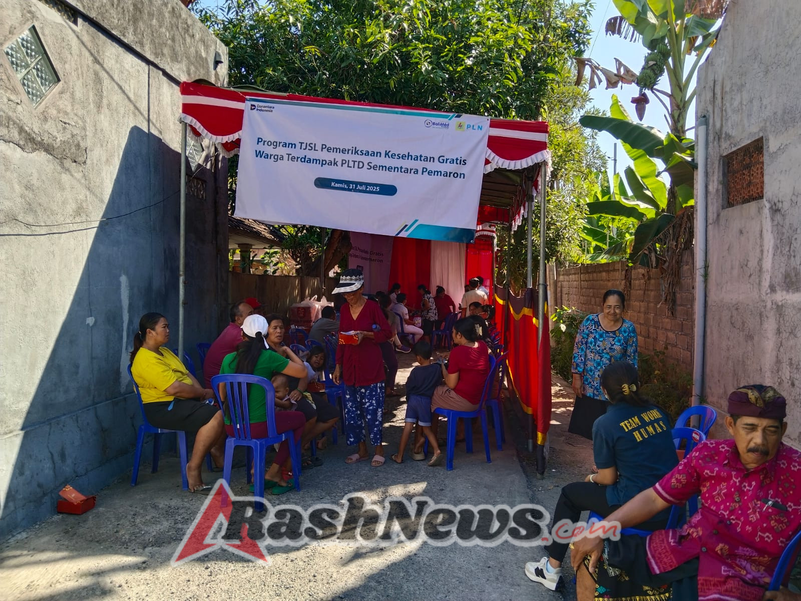 Wujud Kepedulian, Babinsa Dampingi Pemeriksaan Kesehatan Warga Terdampak Genset