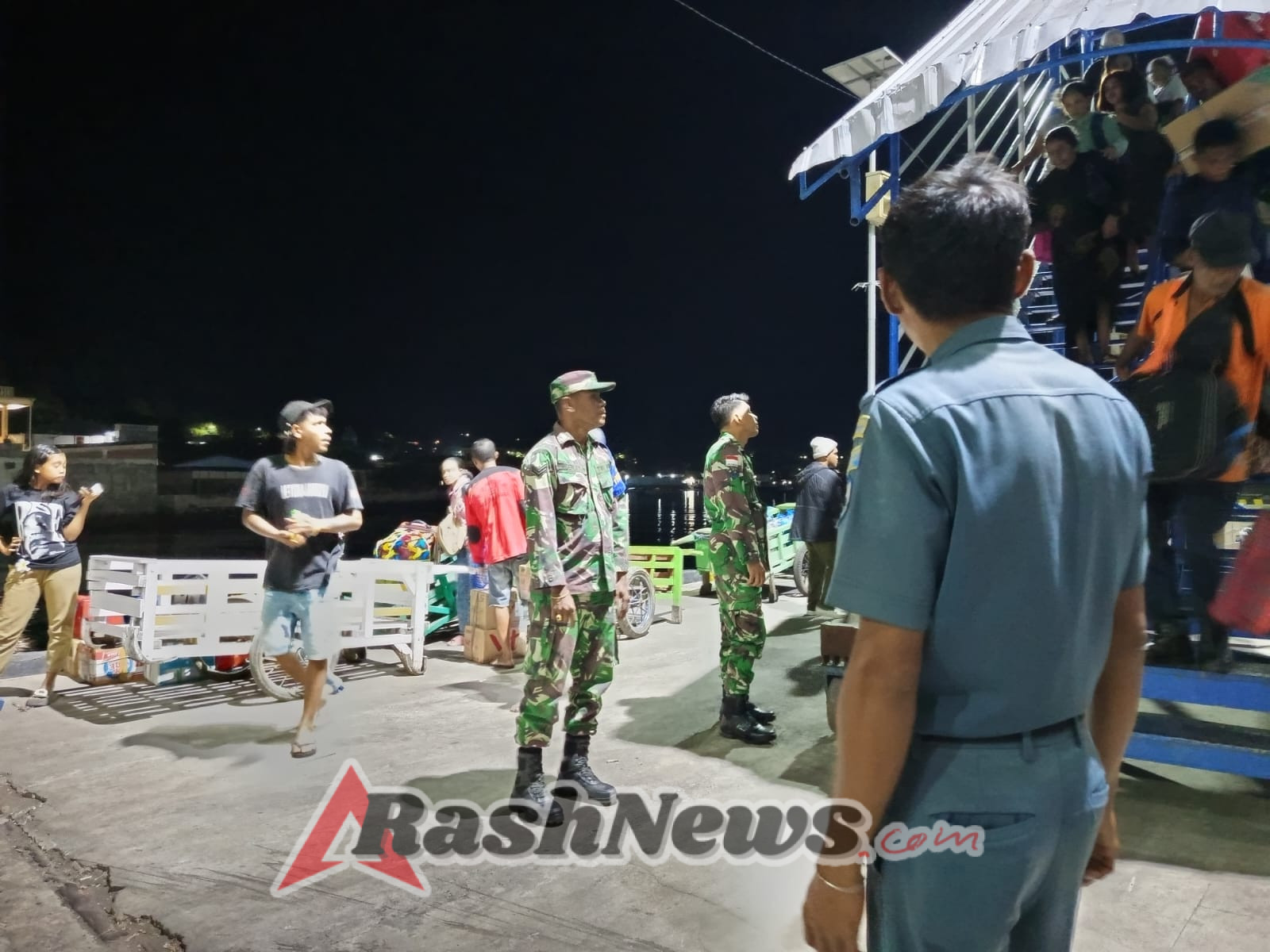 Sinergi TNI, Polri, dan Instansi Terkait Amankan Kedatangan KM Tidar di Pelabuhan Larantuka