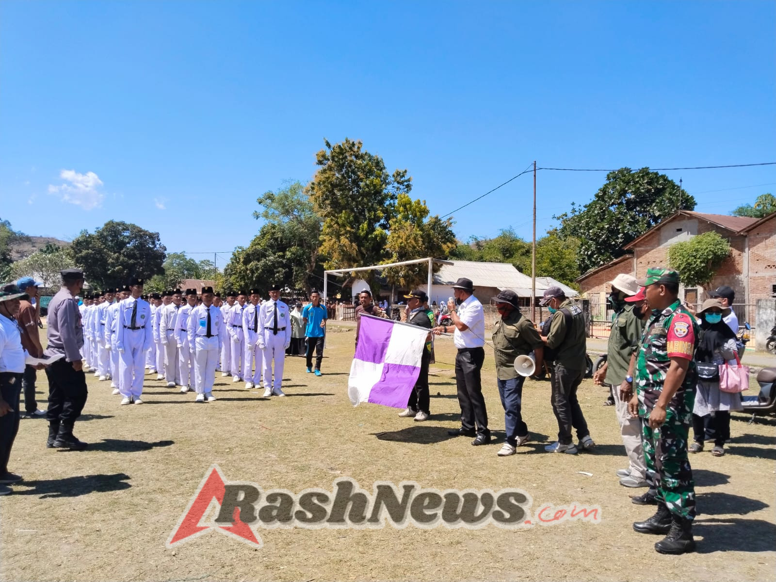 Semangat Kemerdekaan Membara di Kecamatan Bolo Bersama Personil Koramil