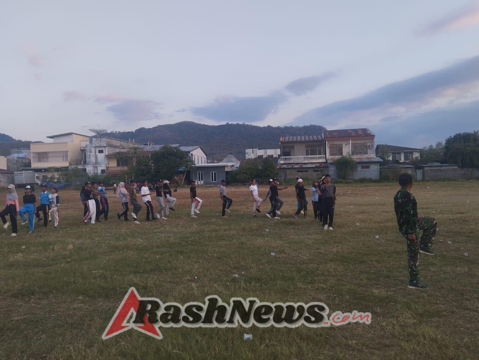 Koramil 1612-03/Reok Latih 30 Anggota Paskibraka Kecamatan Reok Jelang HUT RI ke-80