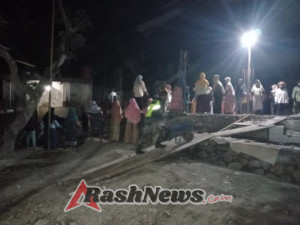 TNI Bersama Masyarakat Sikur Barat Perkuat Silaturahmi Lewat Gotong Royong Masjid